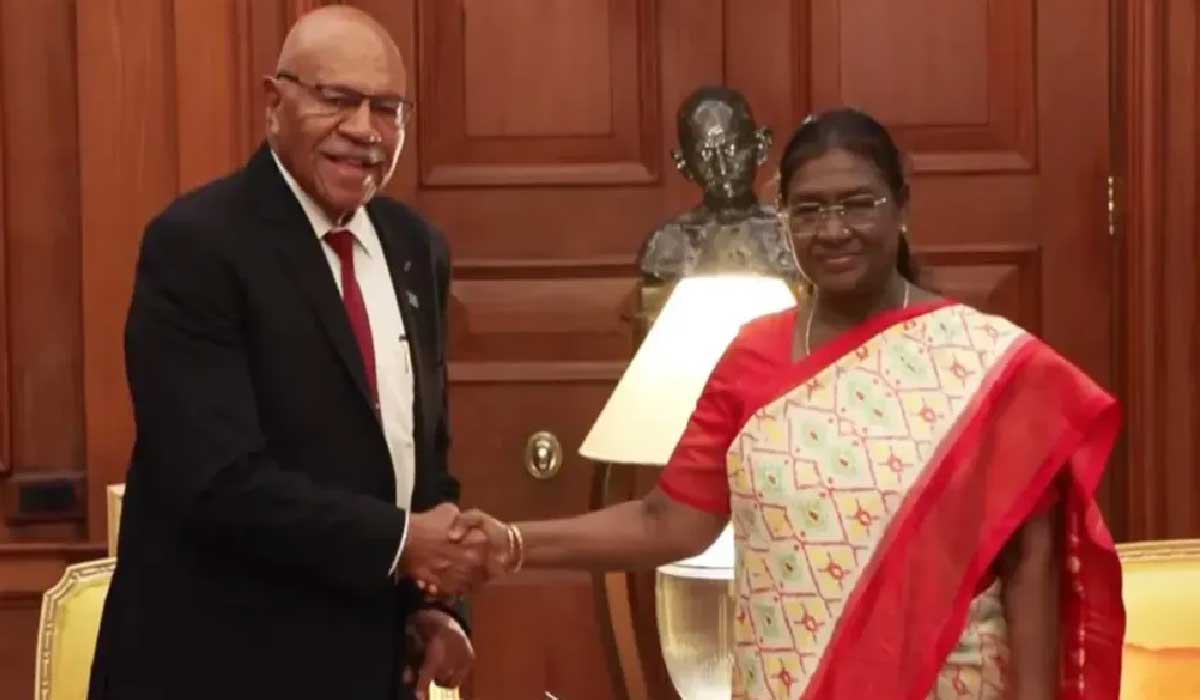 Fijian Prime Minister Sitiveni Rabuka with President Droupadi Murmu