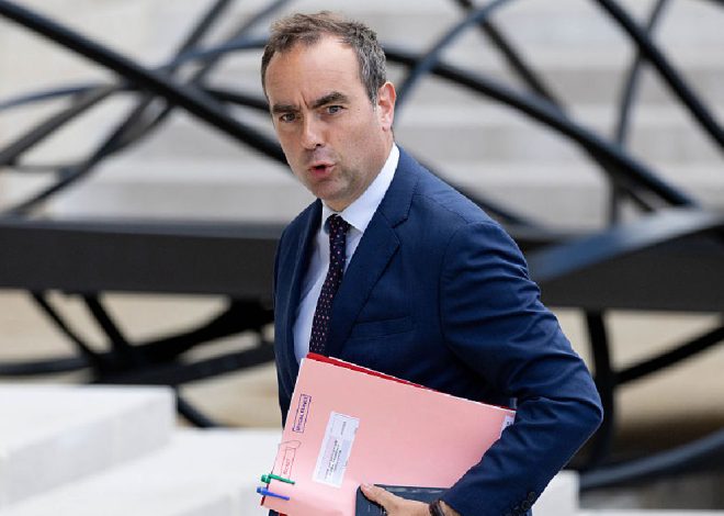 French Prime Minister Sebastien Lecornu Faces Urgent Deadline Amid Political Turmoil