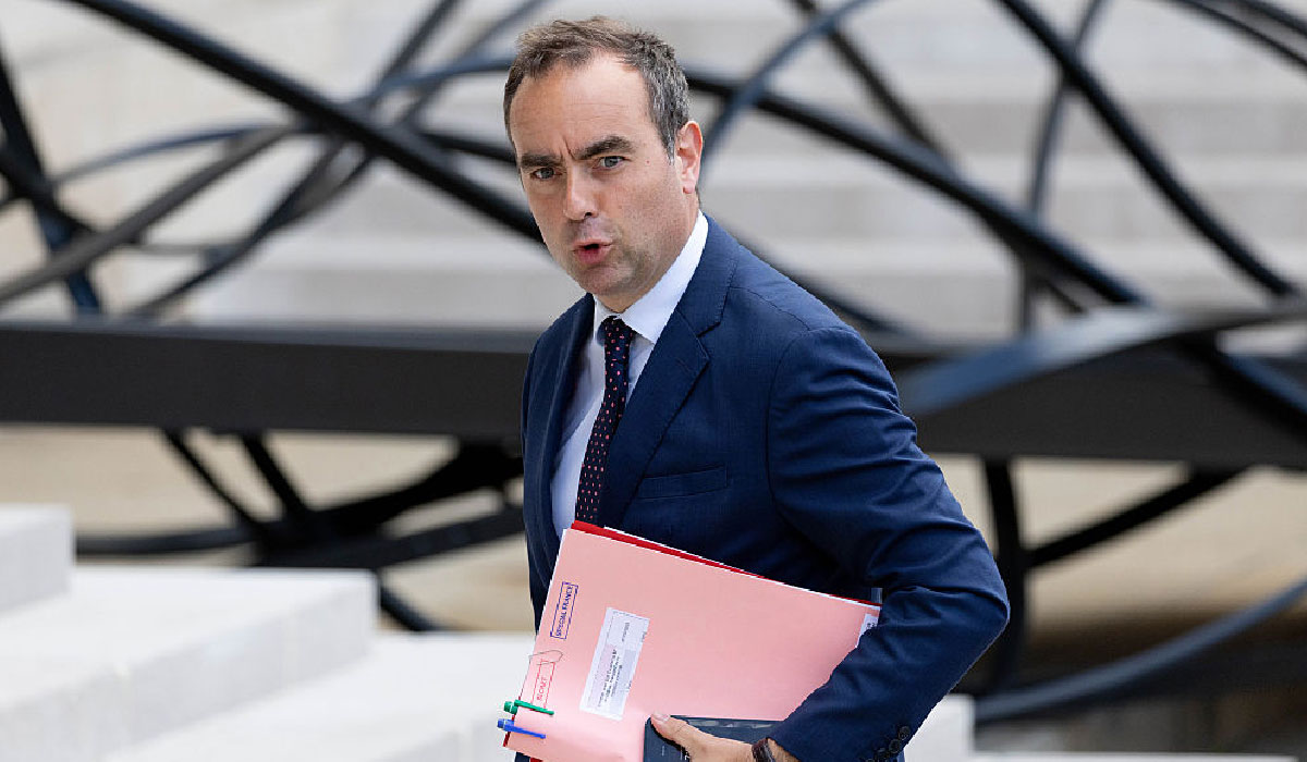 French Prime Minister Sebastien Lecornu Faces Urgent Deadline Amid Political Turmoil