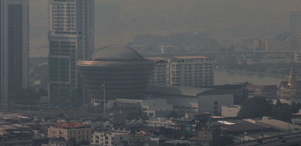 Toxic Skies, Shifting Strategies: How Conflict is Fueling an Air Quality Crisis and Redefining Global Investment